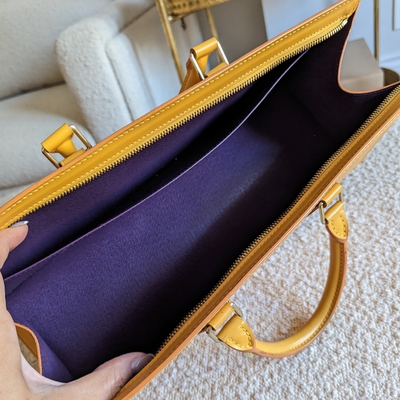 LOUIS VUITTON yellow epi triangle bag - Picture 9 of 12